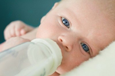 Новородено често хълцане защо, какво да правя, как да се помогне на детето си да се справи с хълцане