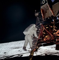 Първият полет на Луната (Слънчевата система) на Първият полет до Луната
