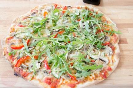 Пица с гъби домати и сирене - Рецепти за печене - рецепти със снимки