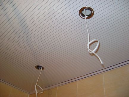 Пластмасови таван в банята с ръцете си