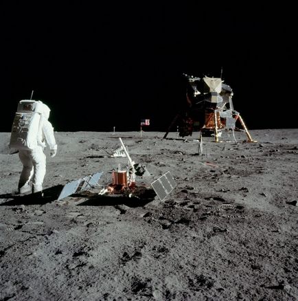 Защо американците са били точно на Луната, на космоса, в света на фантазията