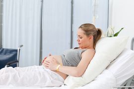 Защо сърбеж корема по време на бременност в края и началото на бременността