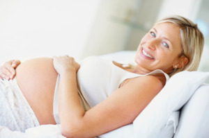 Защо по време на бременност значително сърбеж корема