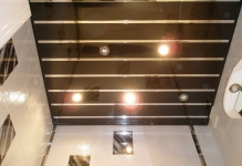 Таваните на пластмасови панели със собствените си ръце, видео и фото размер, с фуги