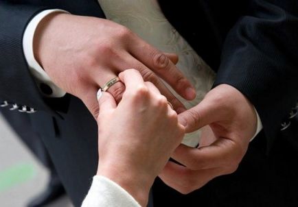 Признаци губят годежен пръстен човек