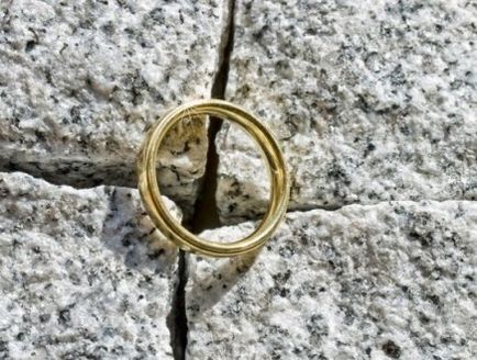 Признаци губят годежен пръстен човек