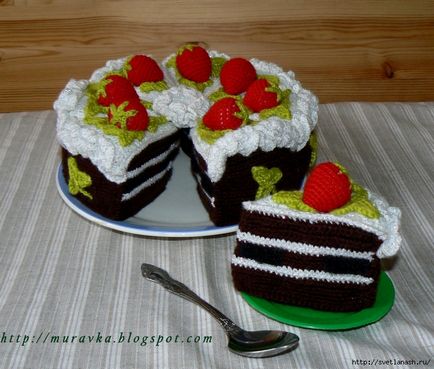Шоколадова торта с ягоди плетат на една кука