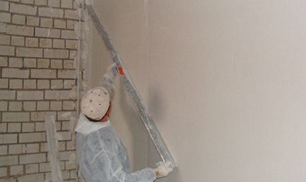 Мазилка на стените на маяци в ремонта на апартамента и защо е необходим