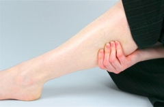 Силно възпалено крака - основните причини и лечения
