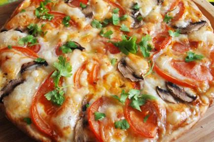 Сирене за пица с гъби и домати