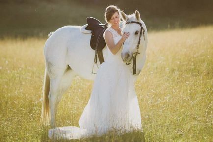 Сватба на кон няколко снимки на булки с коне от категорията на сватбени истории -