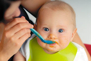 Шофиране допълнително хранене на бебето