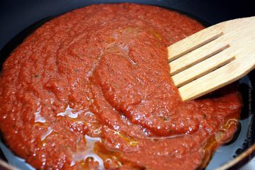 Доматен сос с пресни домати пица или месо