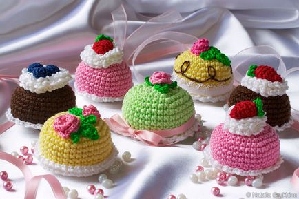 Трикотажни играчки плетене на една кука торта