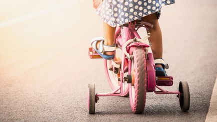 Как да се научи детето си да карам колело