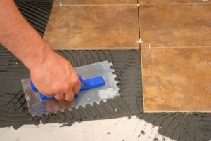 Как да се сложи подови плочки
