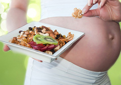 Как трябва да се яде по време на бременност
