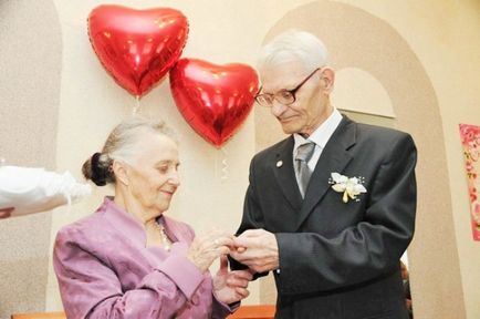 Diamond сватба, която даде много години заедно, годишнина от сватбата диамант