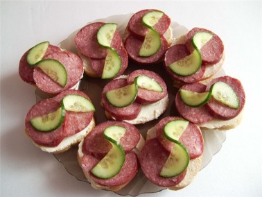 Сандвичи с колбаси - популярните рецепти със снимки