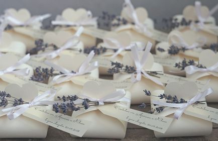 Сватбени бонбони кутии попълните символични подаръци за гостите
