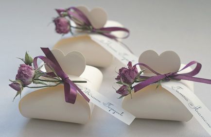 Сватбени бонбони кутии попълните символични подаръци за гостите