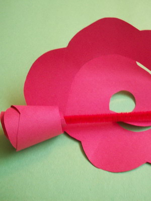 Цветя, изработени от хартия как да направите цветя от цветна хартия и велпапе с ръцете си