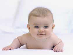 Гюлен бебе, когато бебето започва gulit и agukat, усмивка марка, колко на месец, както е