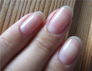 Как да се промени формата на ноктите у дома си в ръцете на