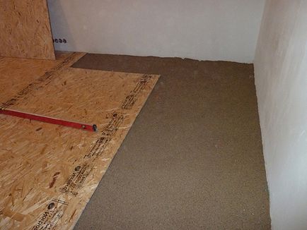 Как да се положи на шперплат върху дървена или бетонова плоча