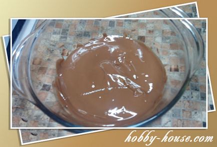 Как да се стопи шоколад за глазура в дома, на водна баня и микровълнова печка