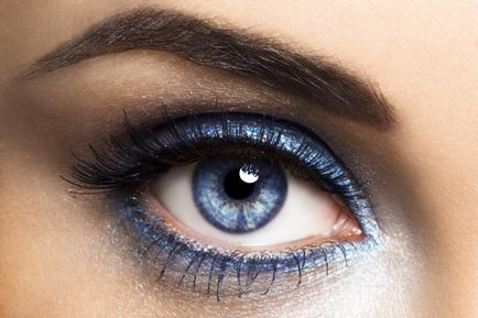 Грим за сини очи - мек и женствен, те имат леко очарование