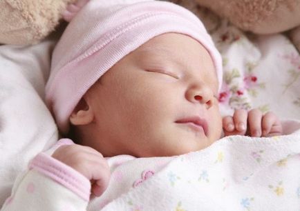 Защо новородено бебе не спи или не спи през деня - причините, които правят