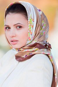 шал на главата (главата) А шал на главата си
