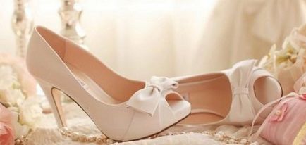 Сватбени обувки (107 снимки) White модел 2017 за сватбени ниски токчета за булката, клин