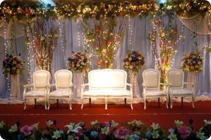 Сватбена декорация на залата с ръце