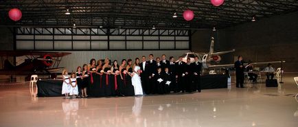 Авиационни сватбени - дизайнерски идеи и сценарии, младоженци рокли, облеклото на гостите,
