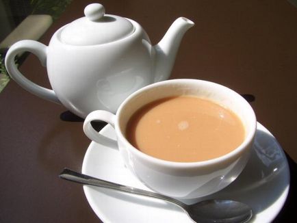 Чай с мляко е полезно или вредно експерти твърдят,