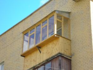 Ремонтираните пукнатините на балкона на експертен съвет