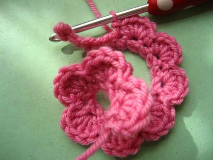 Плетене на една кука цветя за украса на облекло (схема) за