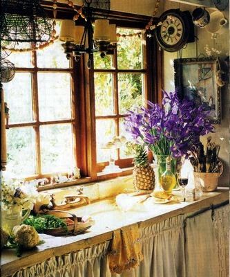 Цветя в кухнята - тържествена интериорни всеки ден! 44 снимка