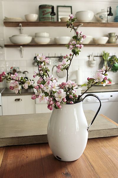 Цветя в кухнята - тържествена интериорни всеки ден! 44 снимка