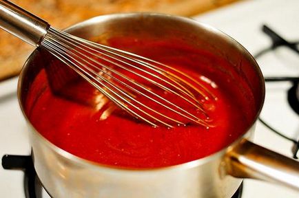 Ние правим вкусен сос от доматено пюре за барбекю