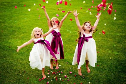 Деца на сватбата табели, поздравления, състезания за деца на сватбата