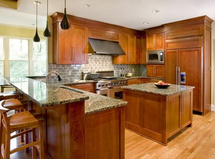 Кухненски дизайн в частна къща, модерен или класически декорация и оформление на трапезарията, красив