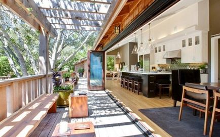Дизайн и лятна кухня в откритата тераса на въздух или тавана