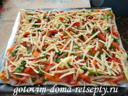 Домашна пица с шунка и домати - рецептата със снимка