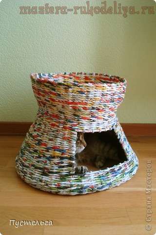 Малка къща за котка от вестници