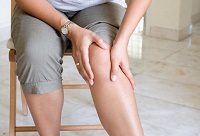 Ако сърбеж крака под коляното причините за лечението