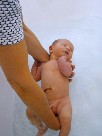 новородено момче хигиена особено внимание