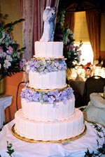 Историята на сватбената торта